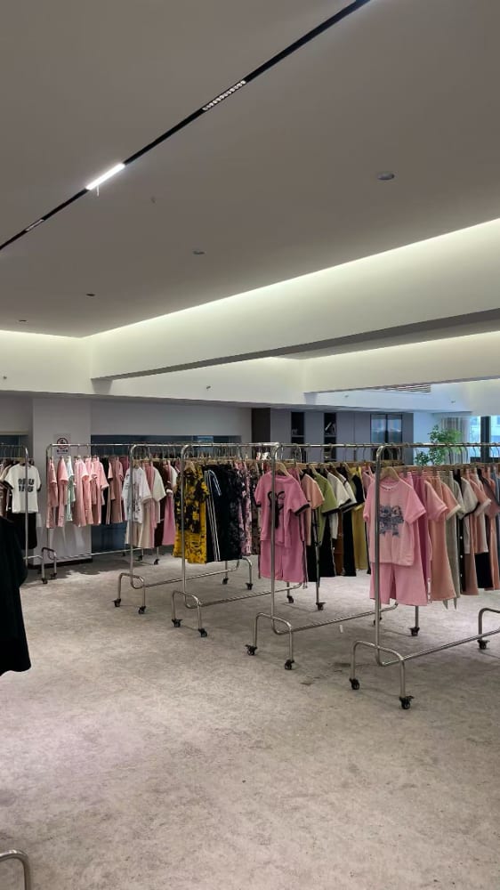 Yubei kidswear showroom display