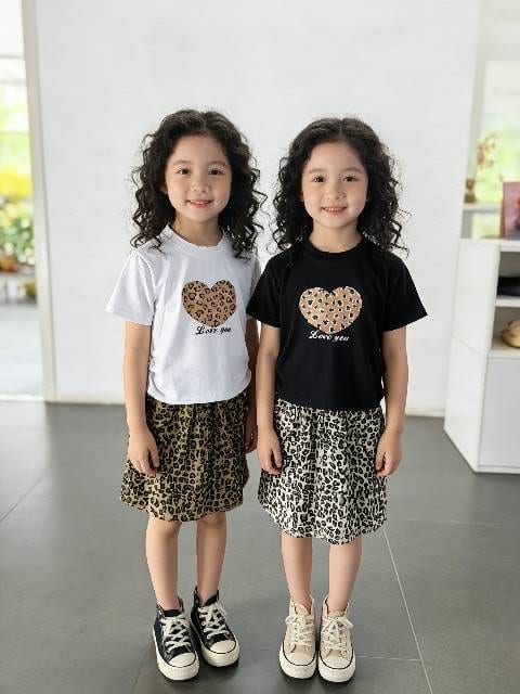 Girls' Leopard-Heart Tee & Leopard Skirt Set — Summer — Yubei Apparel wholesale kidswear